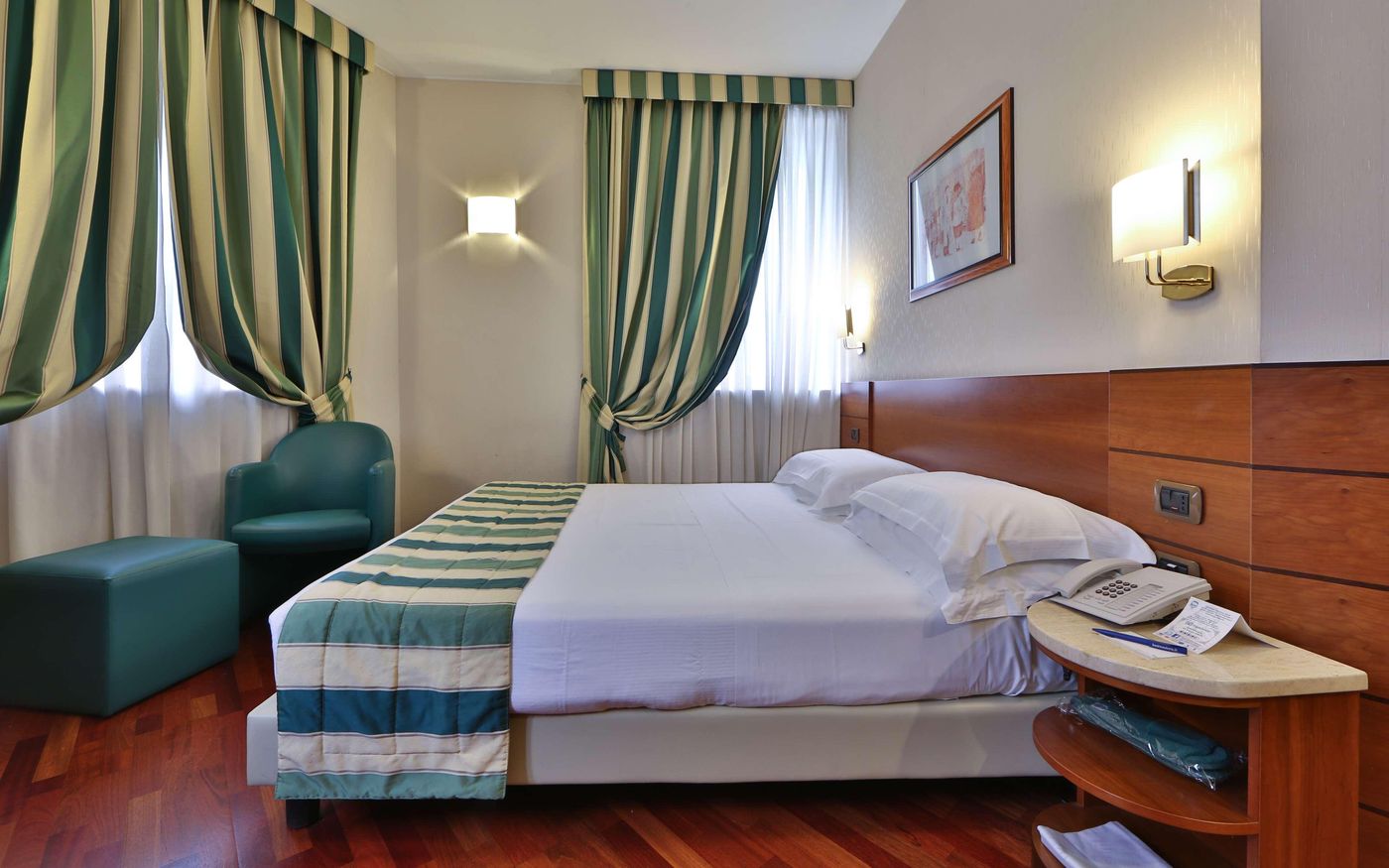 Hotel-Mirage--Sure-Hotel-Collection-by-Best-Wester-Room-16