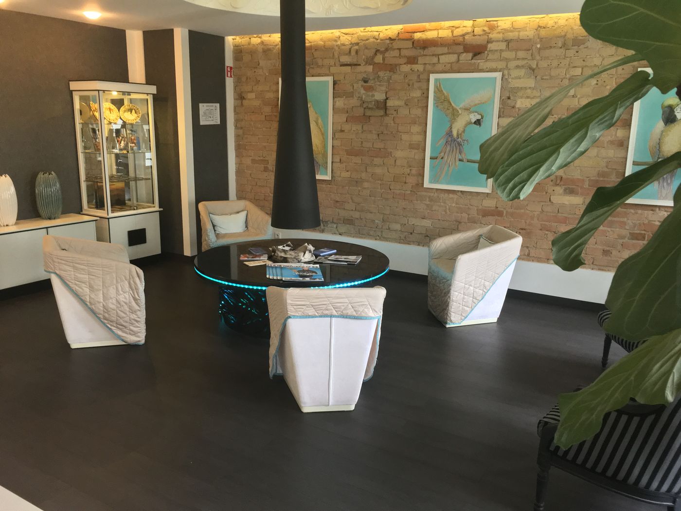 Art Hotel Moon Garden-Lithuania-Vilnius-Lobby-3