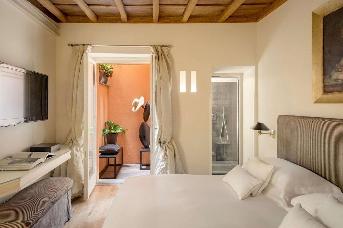 Crossing-Condotti-Room-3