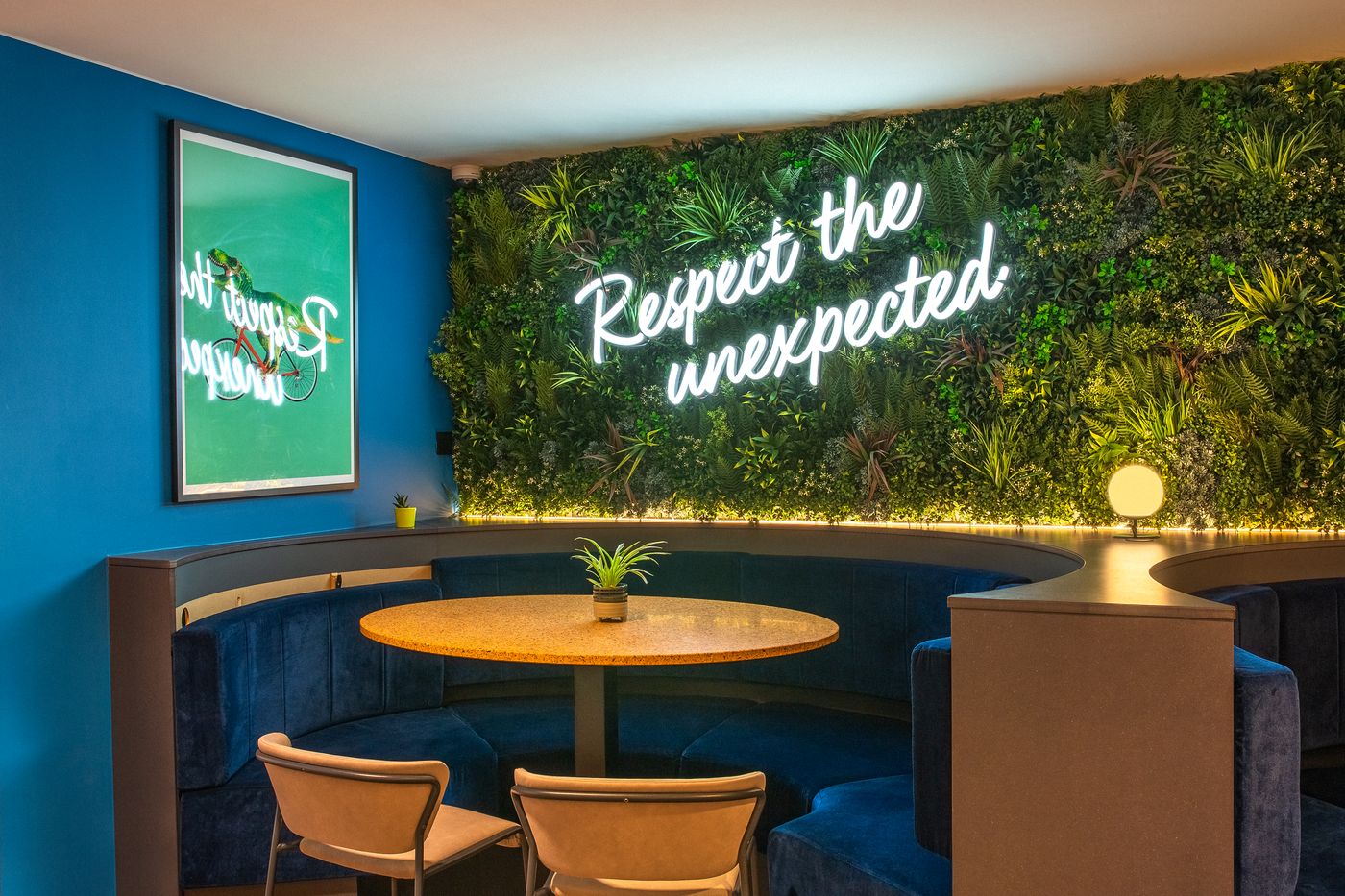 B-B-Hotel-Brussels-Centre-Louise-Restaurant-16