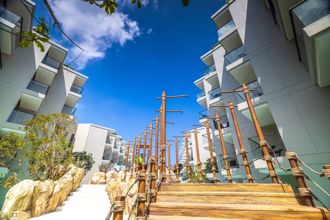 Phuket-Emerald-Beach-Resort-Pool-22