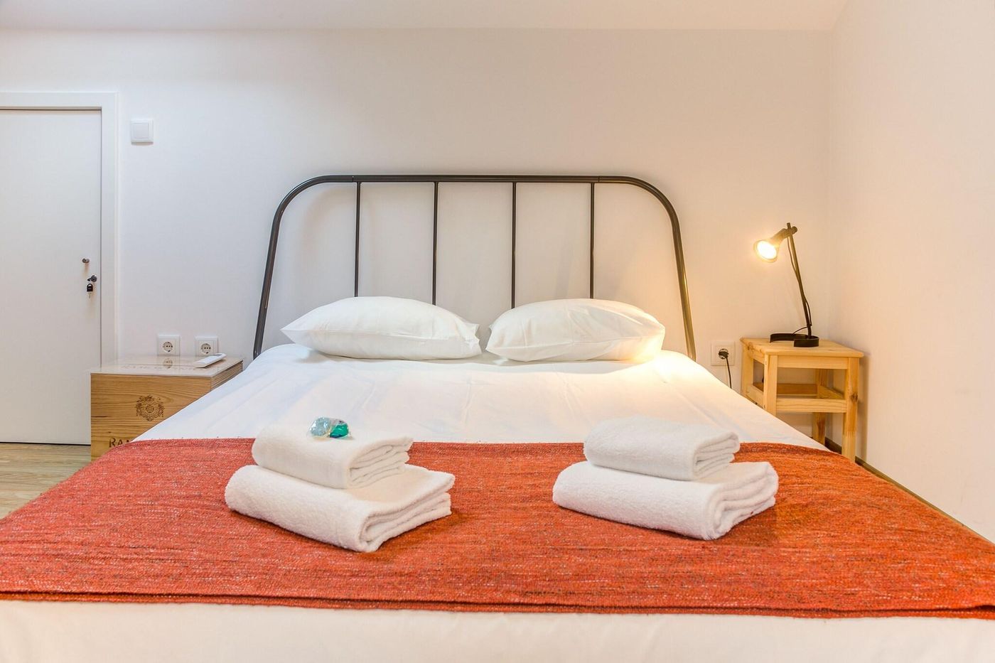 Home-Out-Rooms---Apartments-Room-79