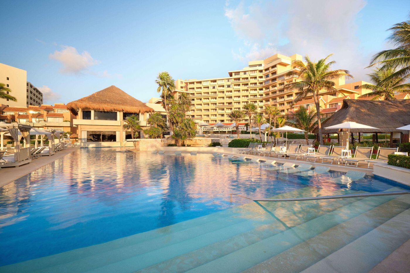 Wyndham-Grand-Cancun-All-Inclusive-Resort---Villas-Pool-4