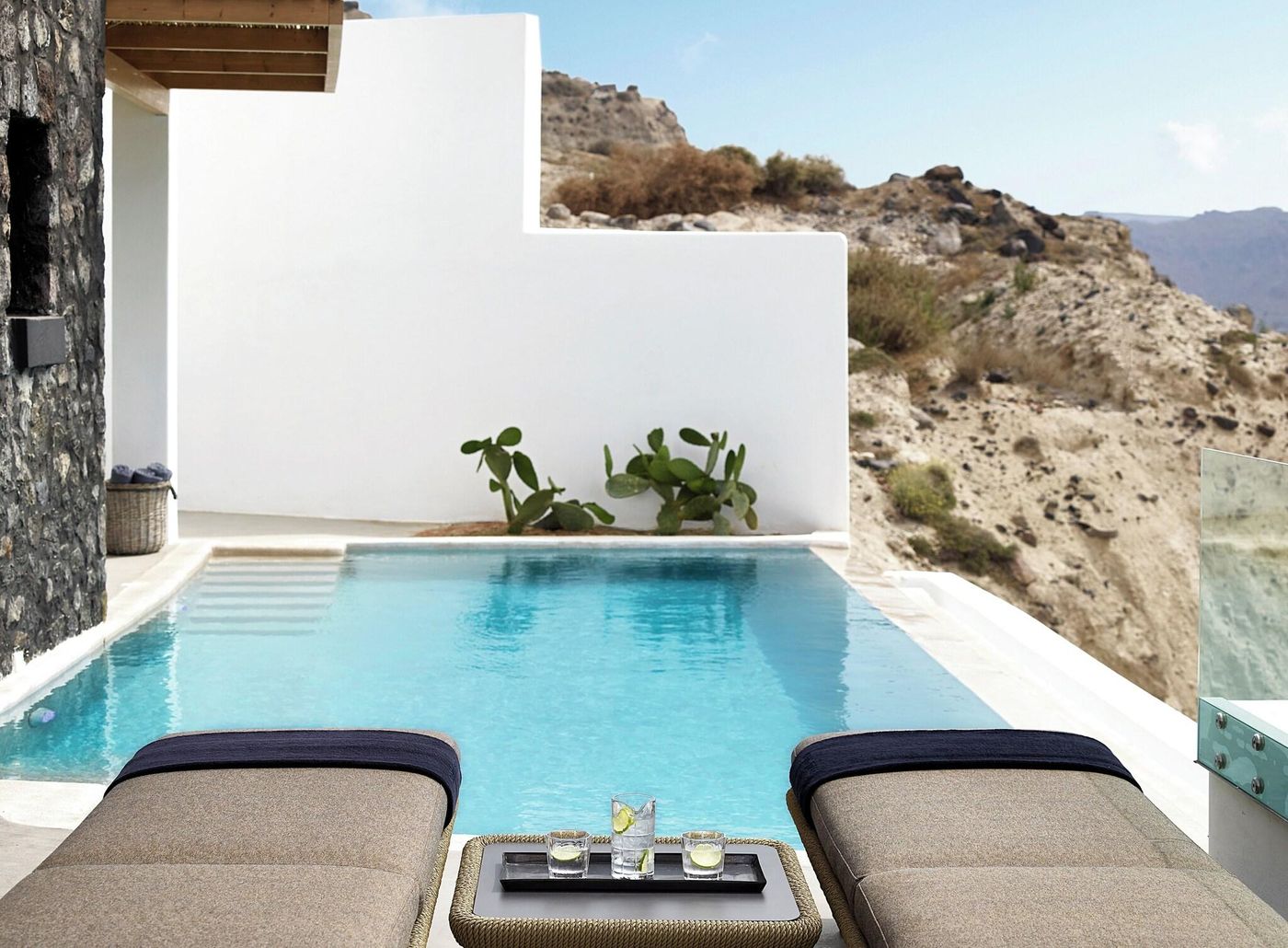 Santo-Maris-Oia--Luxury-Suites---Spa-Pool-16