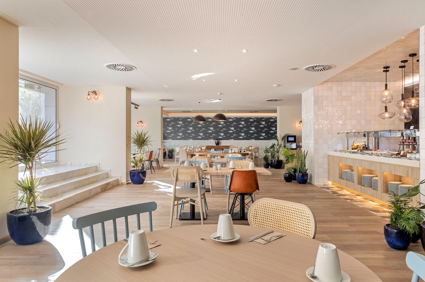 Crowne-Plaza-Caparica-Lisbon-Restaurant-17