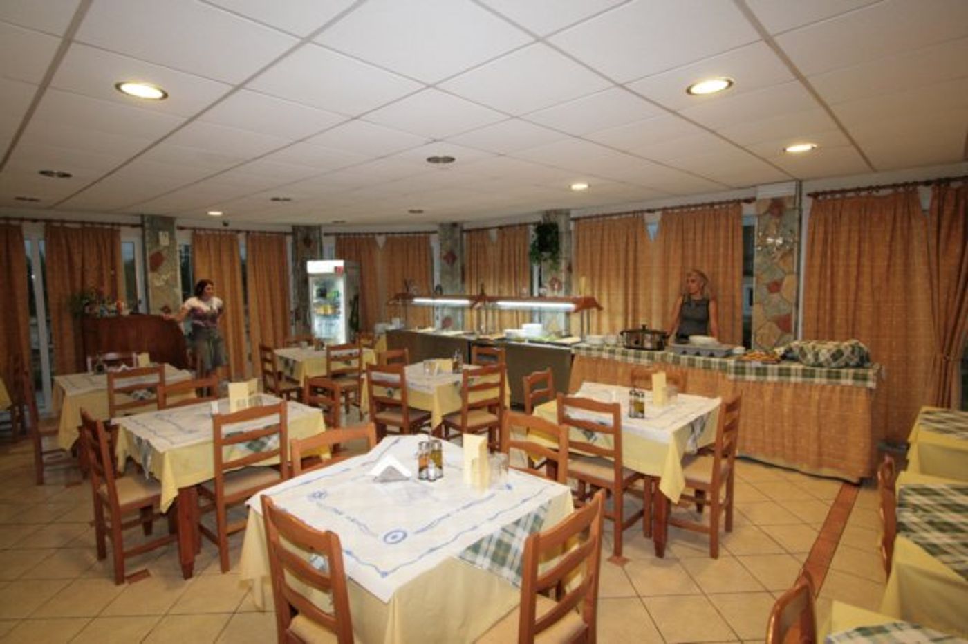 Village Inn Studios and Apartments