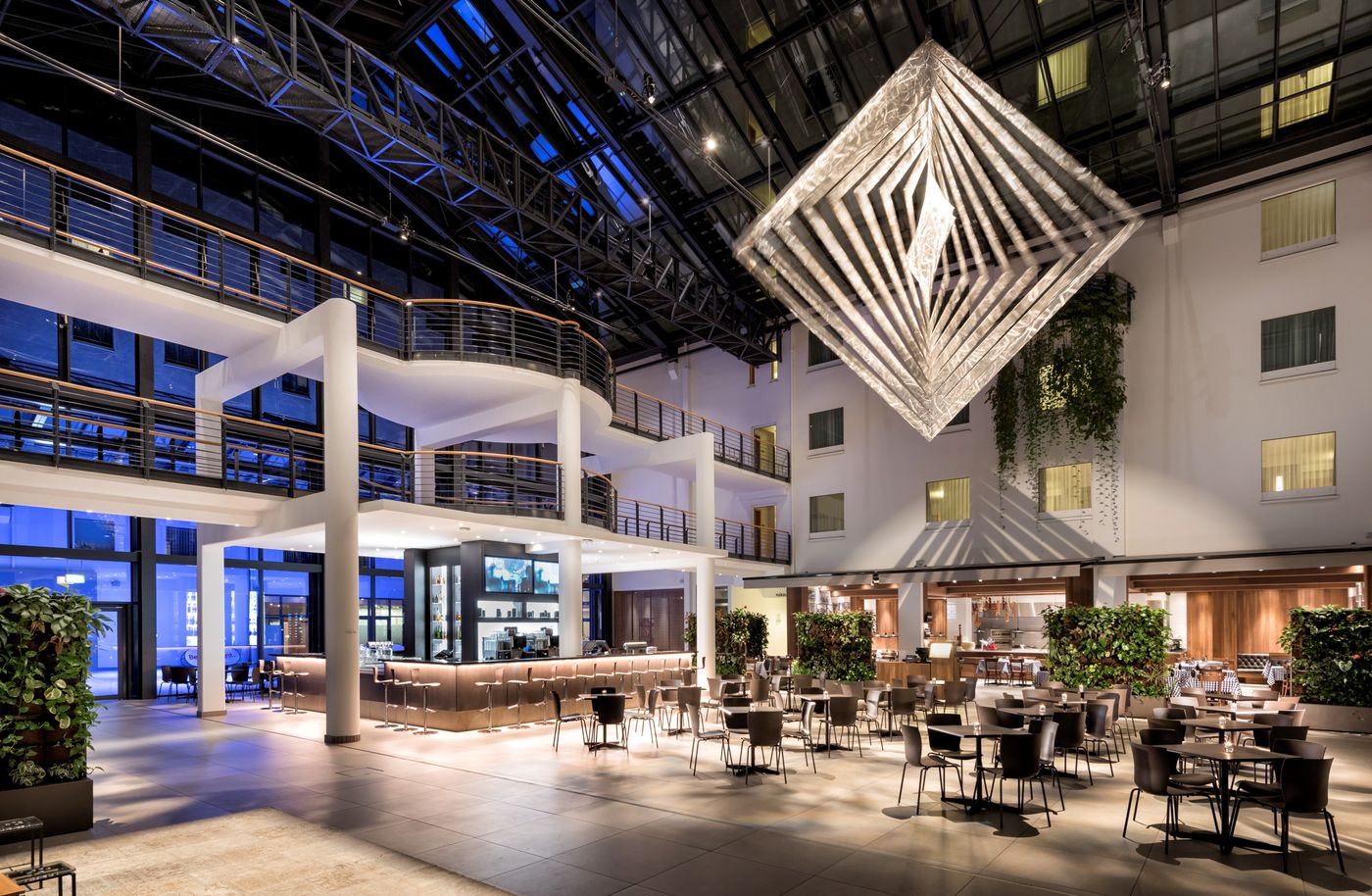 Estrel-Hotel-Berlin-Lobby-14