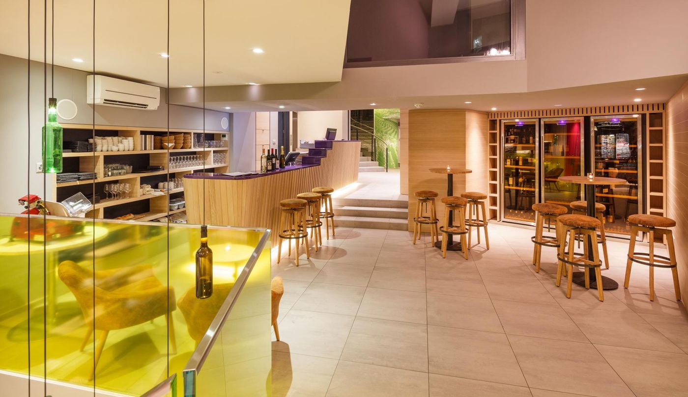 Swiss Wine By Fassbind-Switzerland-LAUSANNE-Lobby-7