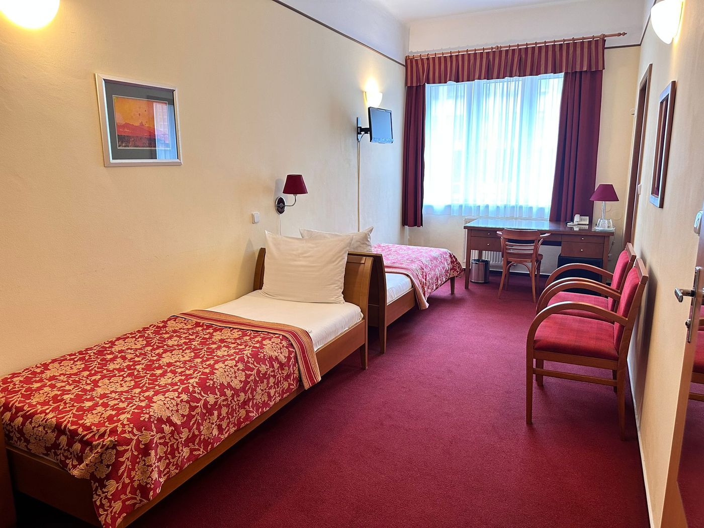 Cloister-Inn-Room-17