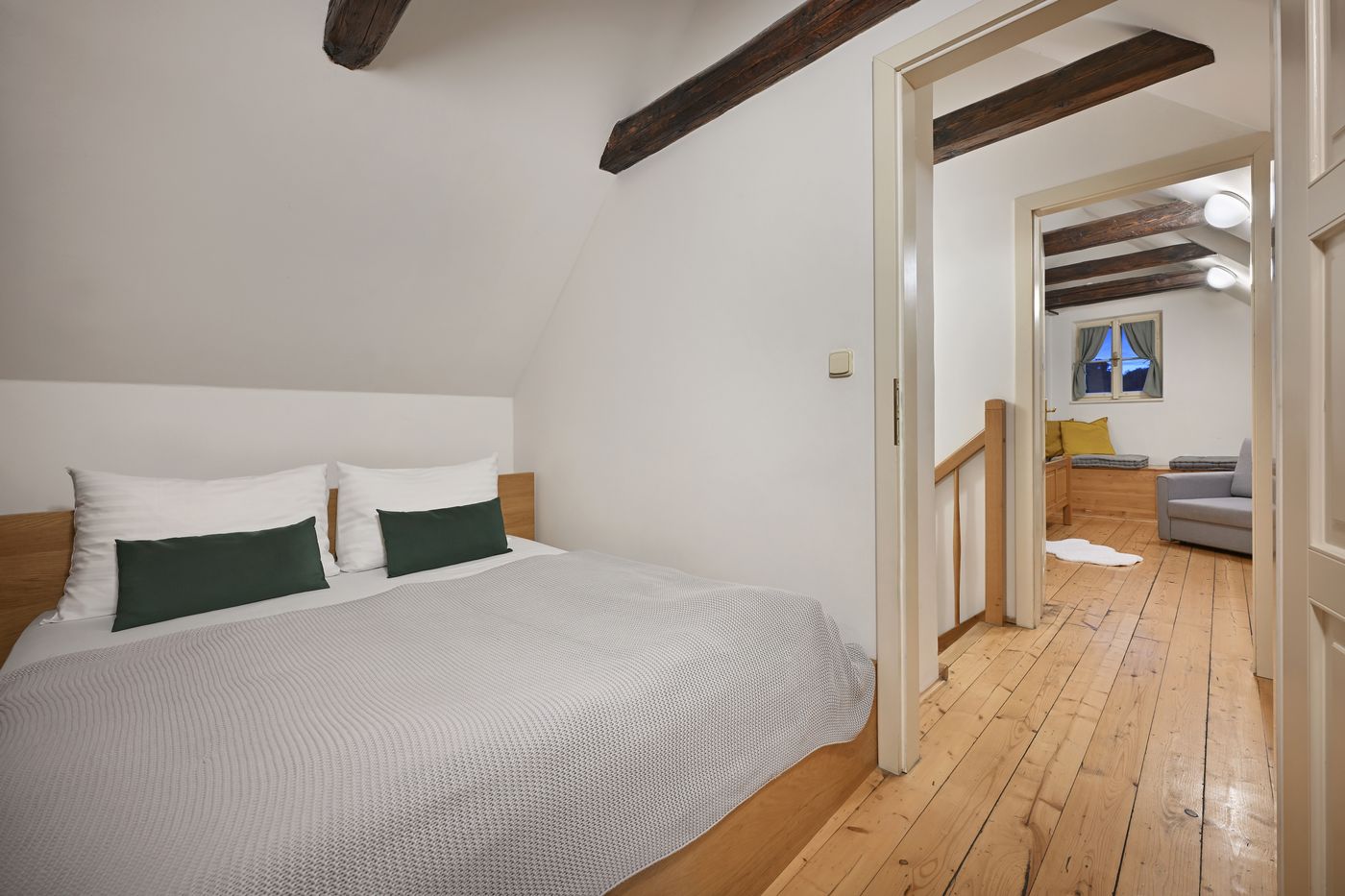 Boutique-Apartments-White-Swan-Room-28