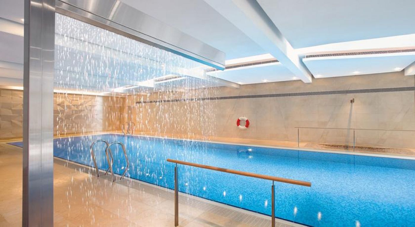 The-Landmark-Mandarin-Oriental--Hong-Kong-Pool-21