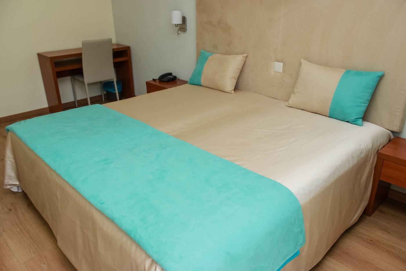 Baia-de-Monte-Gordo-Room-13