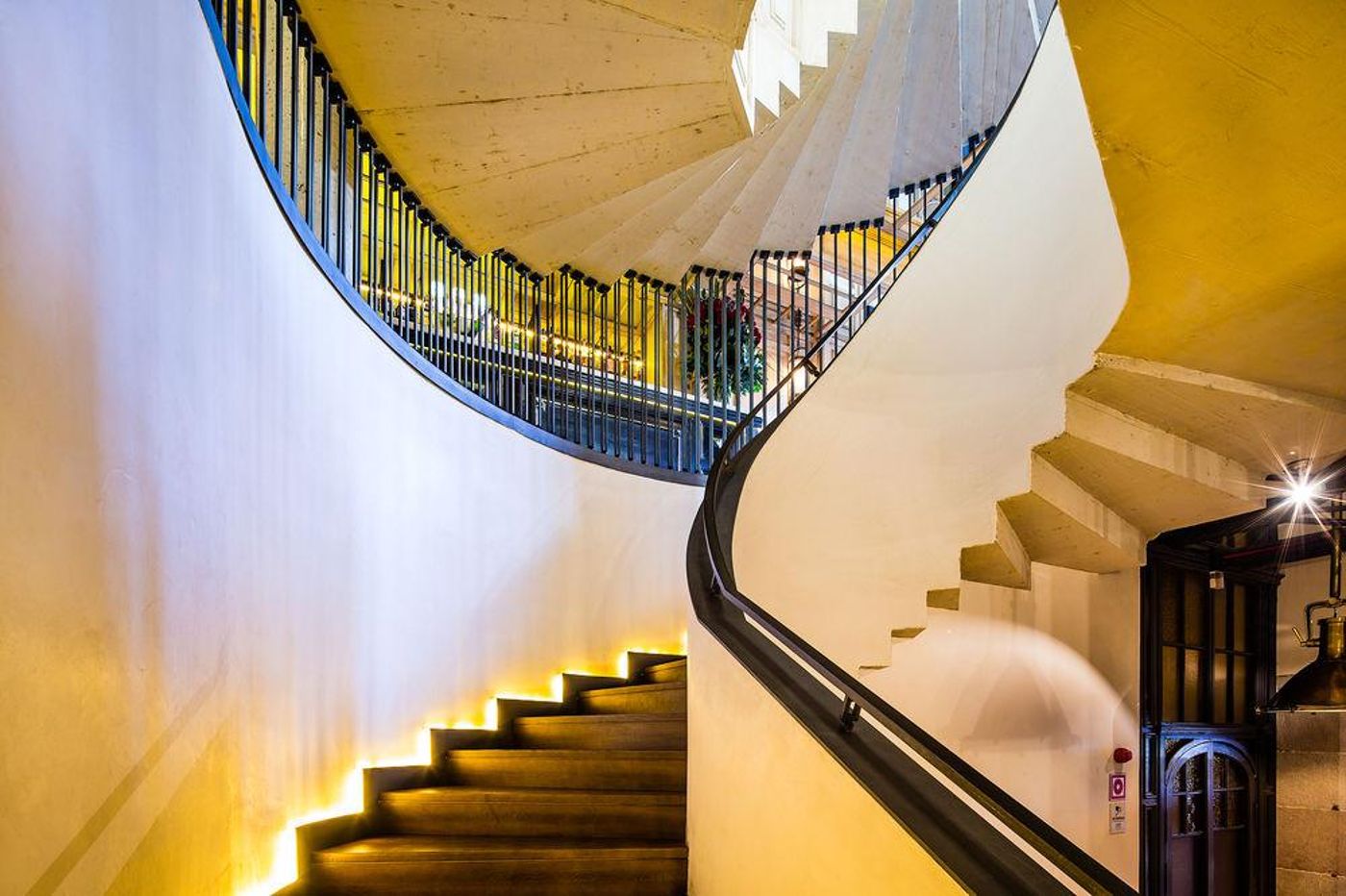 Do: Placa Reial-Spain-BARCELONA-General view-10