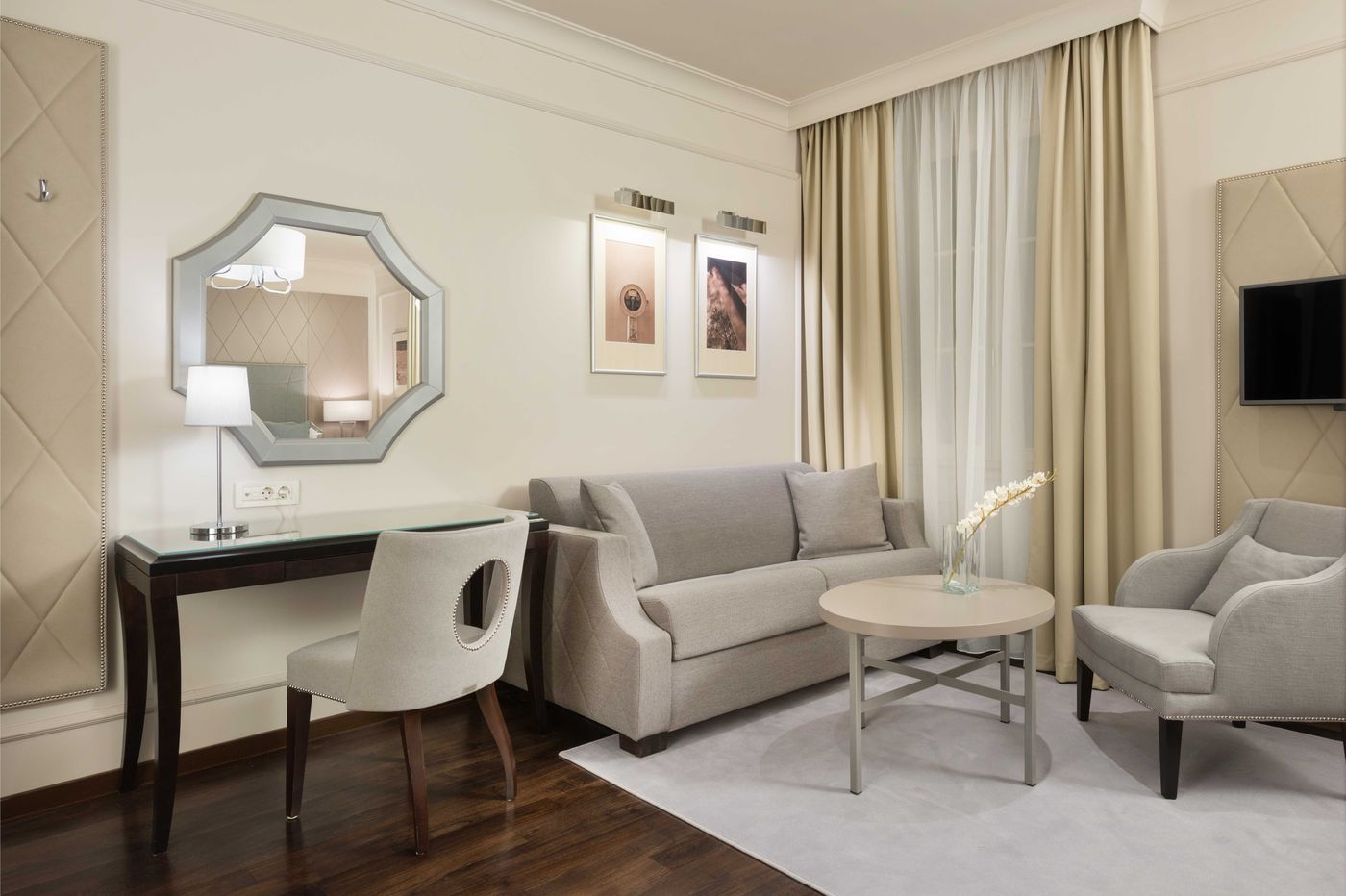 Heritage-Hotel-Bastion-Room-10