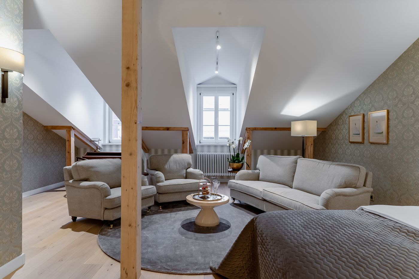 Hotel-Unicus-Palace-Old-Town---Destigo-Hotels-Room-12