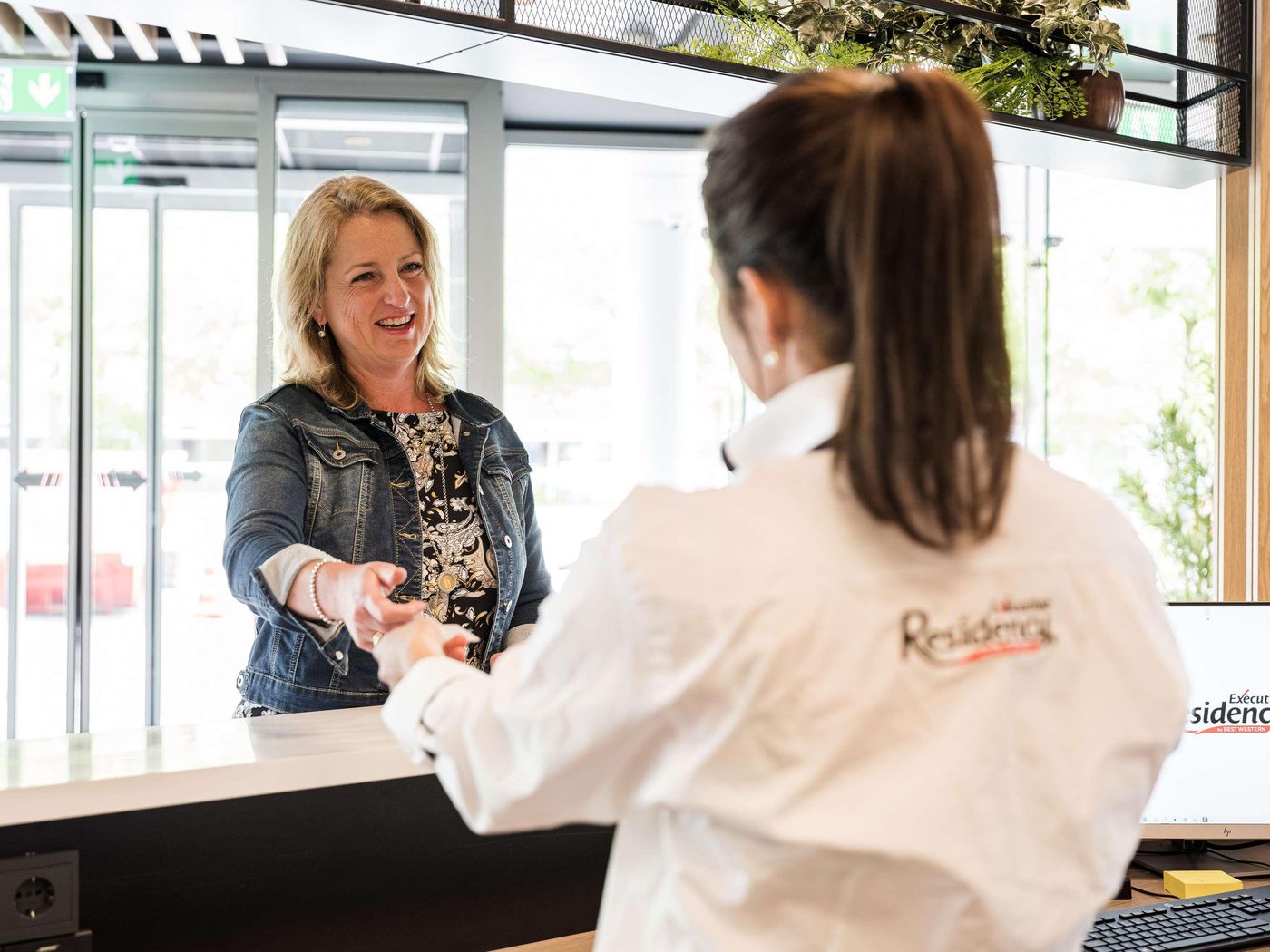 Executive-Residency-by-Best-Western-Amsterdam-Airport-Lobby-58