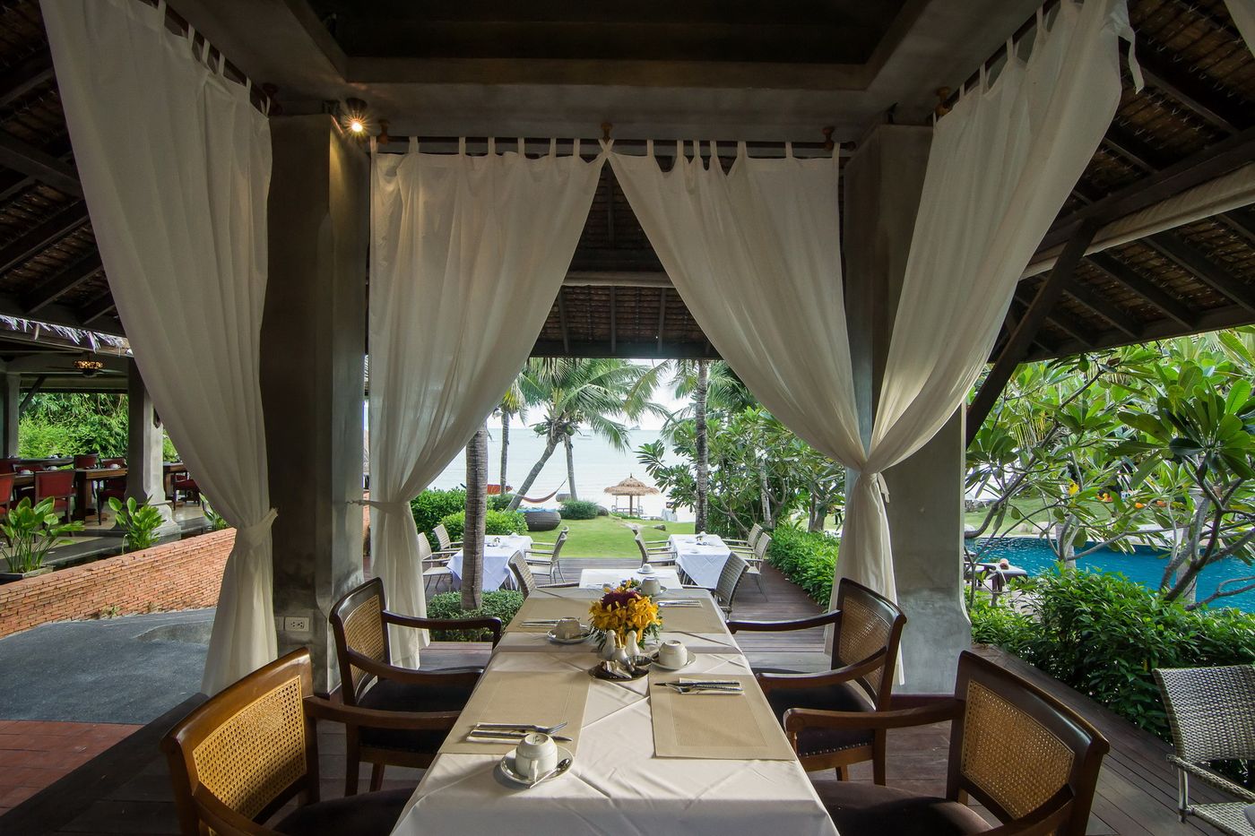 Royal-Muang-Samui-Villas-Restaurant-17