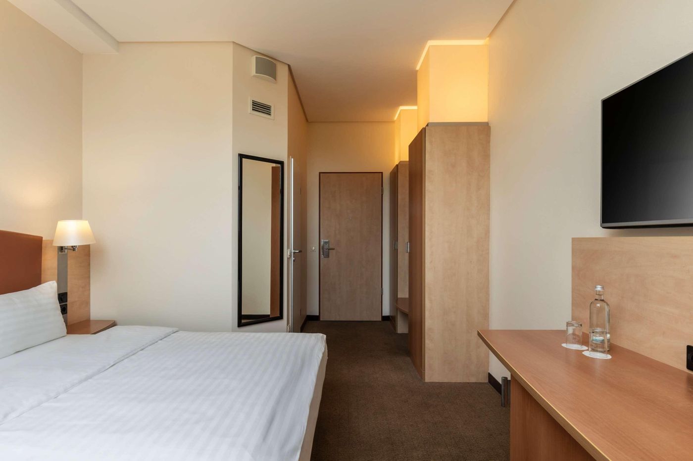 IntercityHotel-Berlin-Ostbahnhof-Room-12