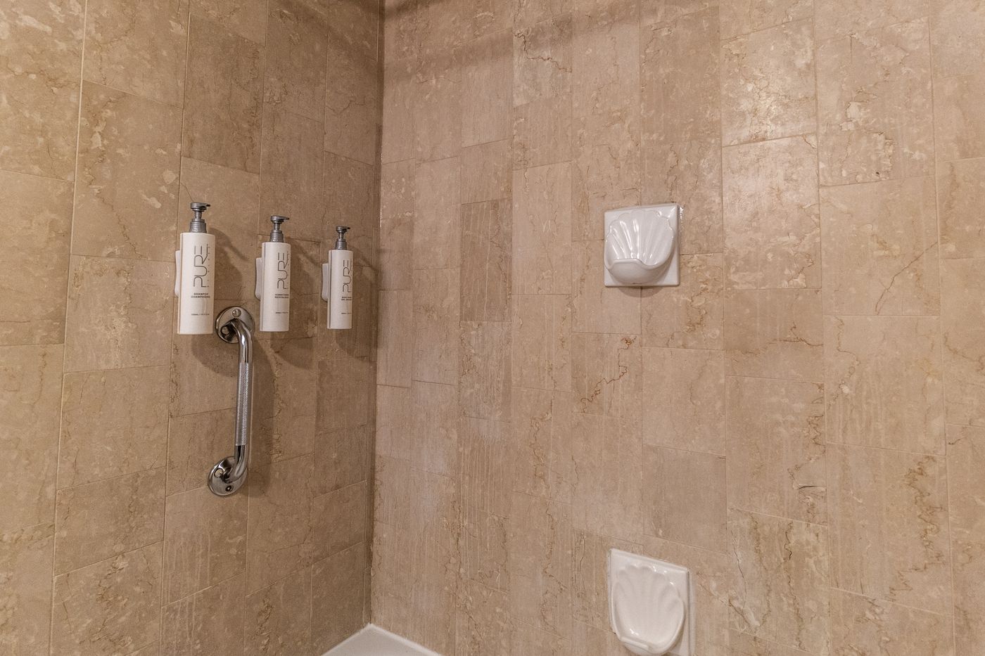 Atrium-Hotel-Vancouver-Room-61