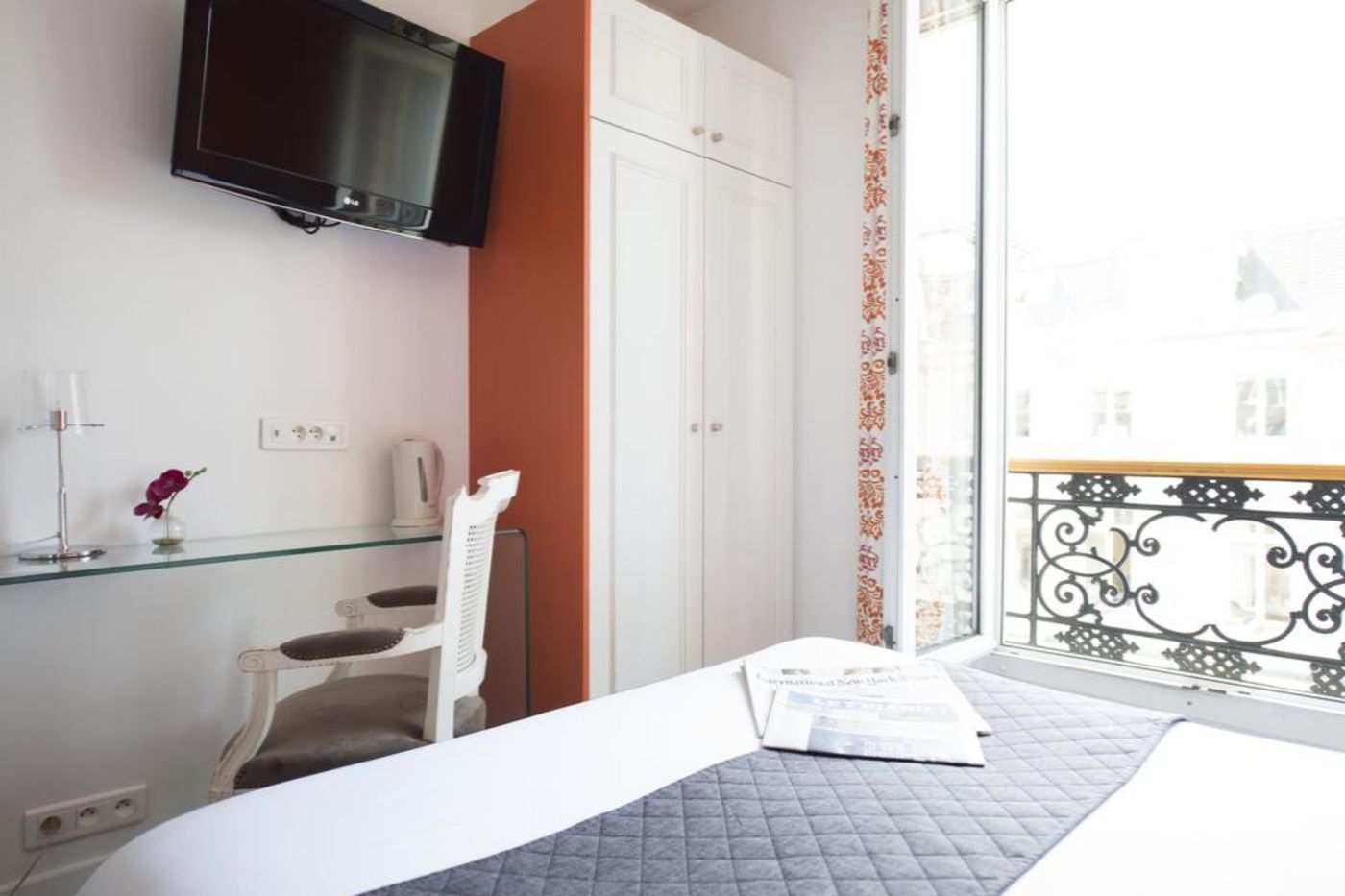 France-Louvre-Room-2