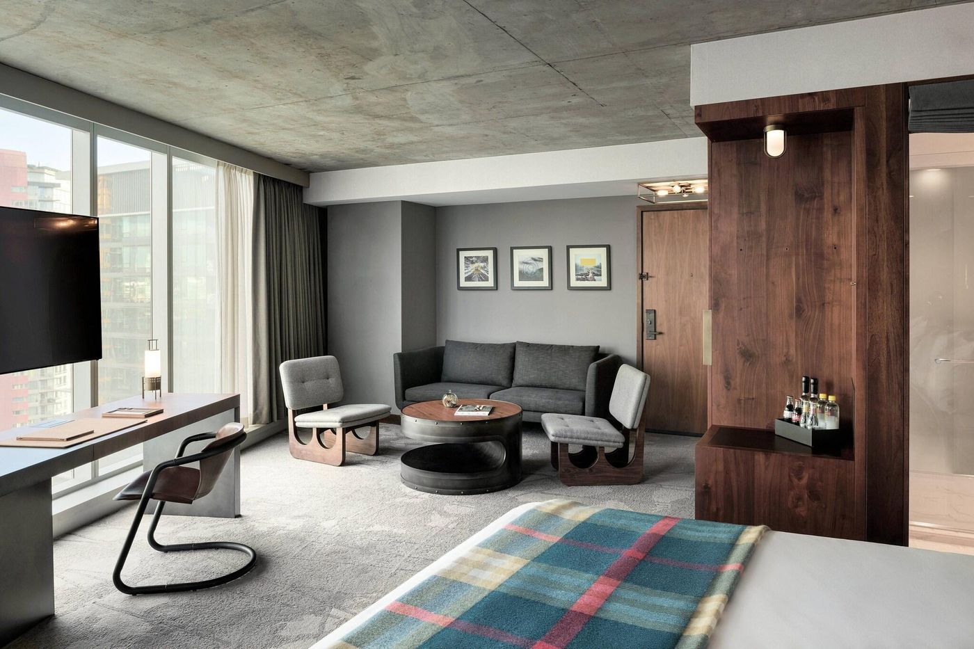 the-DOUGLAS--Autograph-Collection-Room-32