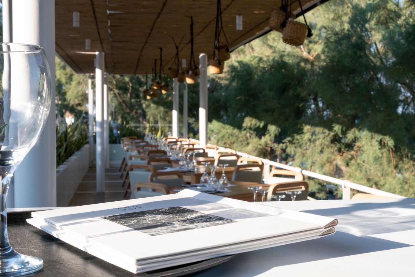 Kamari-Beach-Restaurant-17