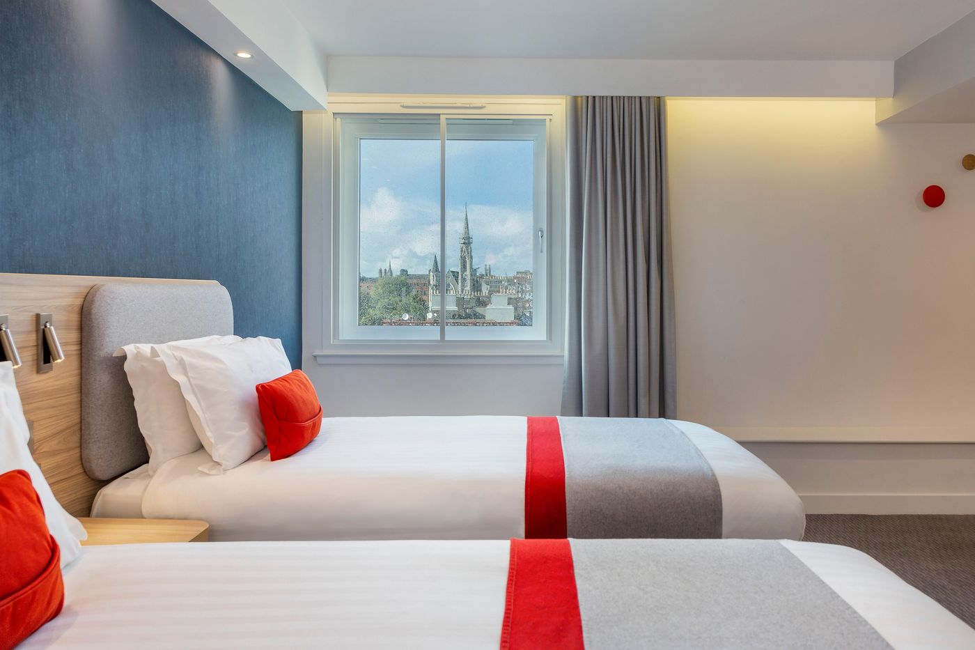 Holiday-Inn-Express-Dublin-City-Centre-Room-12