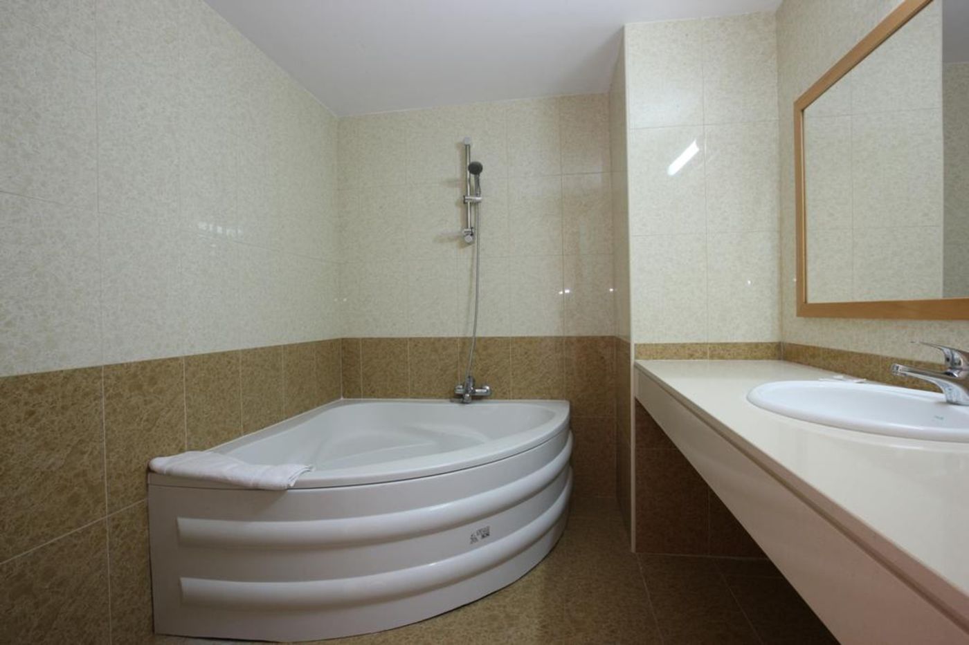 Veronica-Hotel-Room-22