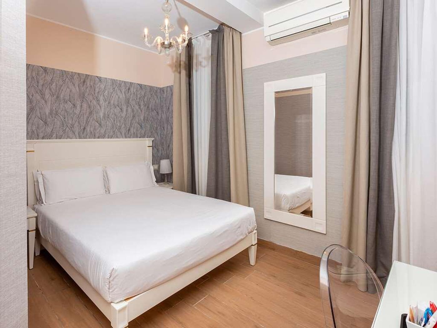 Sonder-Salute-Palace-Room-26