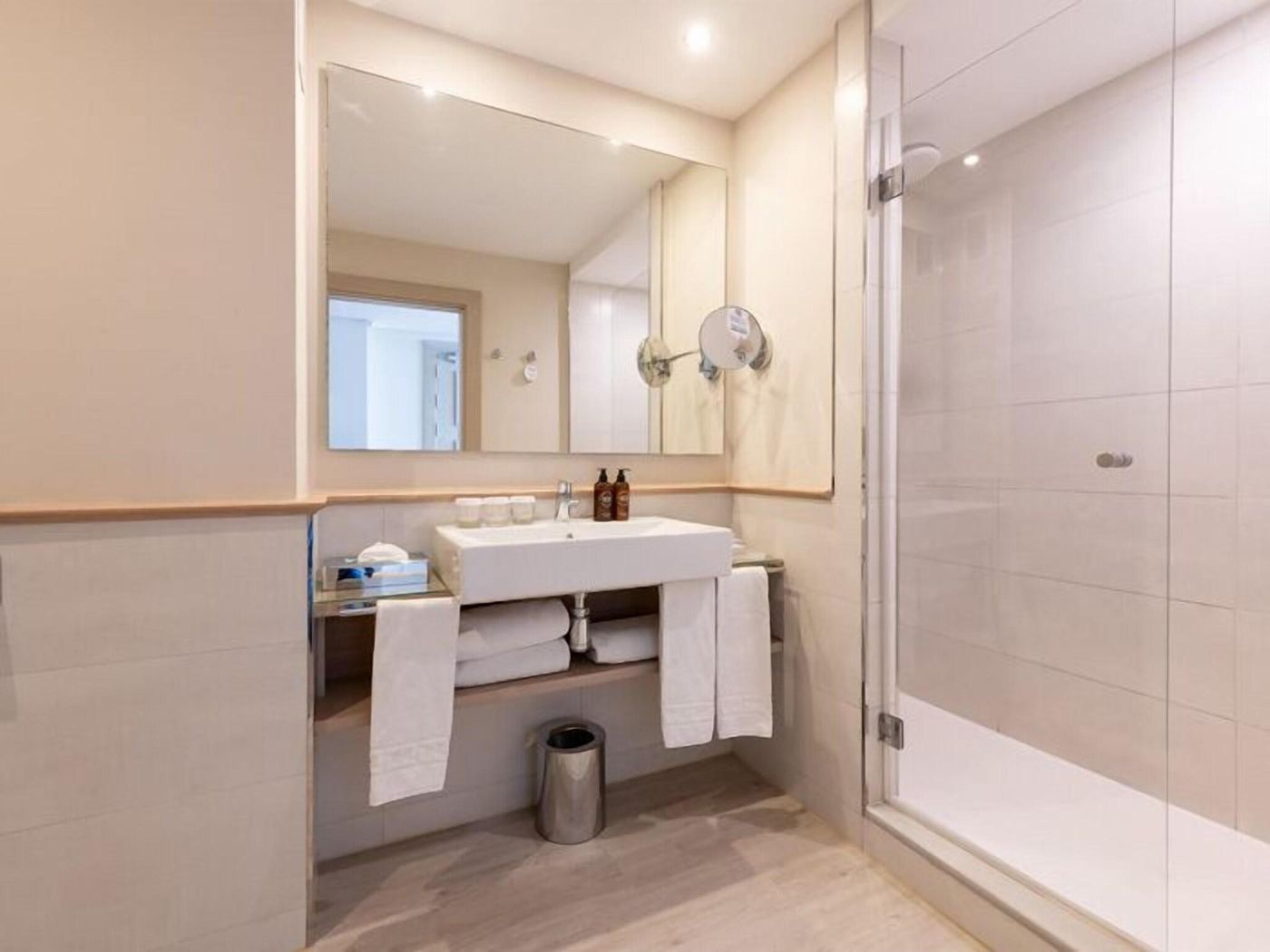 Am----re-Marbella-Beach-Hotel-Room-40