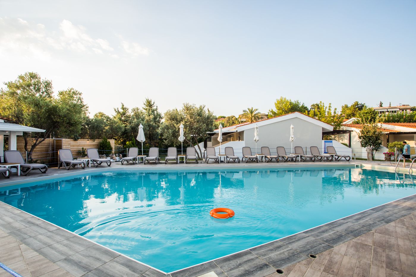 Coral-Blue-Beach-Pool-8