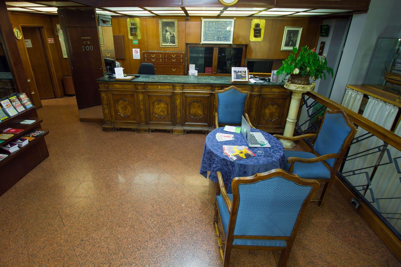 Admiral-Hotel-Lobby-12