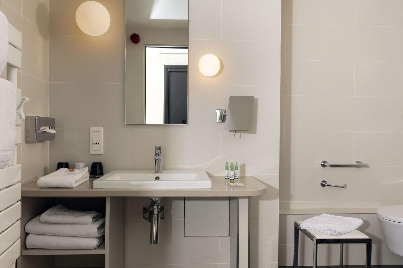 Hotel-Yllen-Eiffel-Room-40