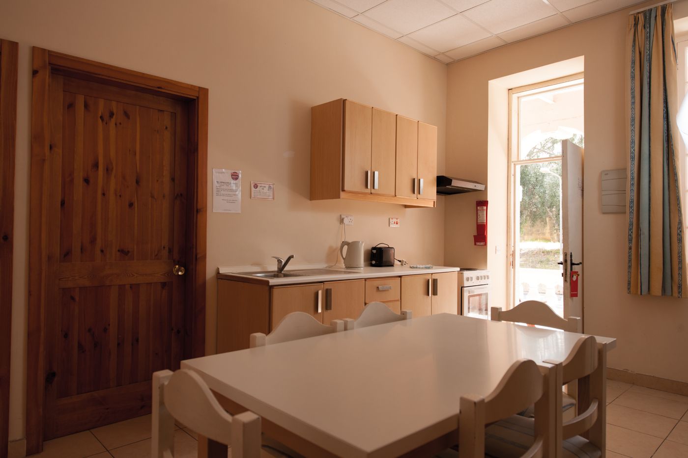 Sprachcaffe-International-Aparthotel-Pembroke-Room-58