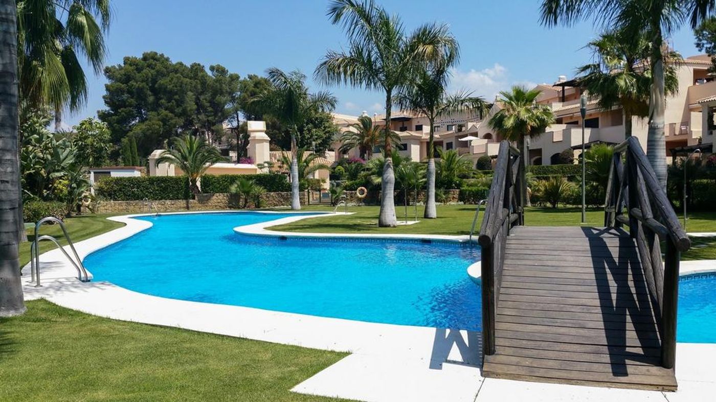 Mimosas-Banus-Pool-3