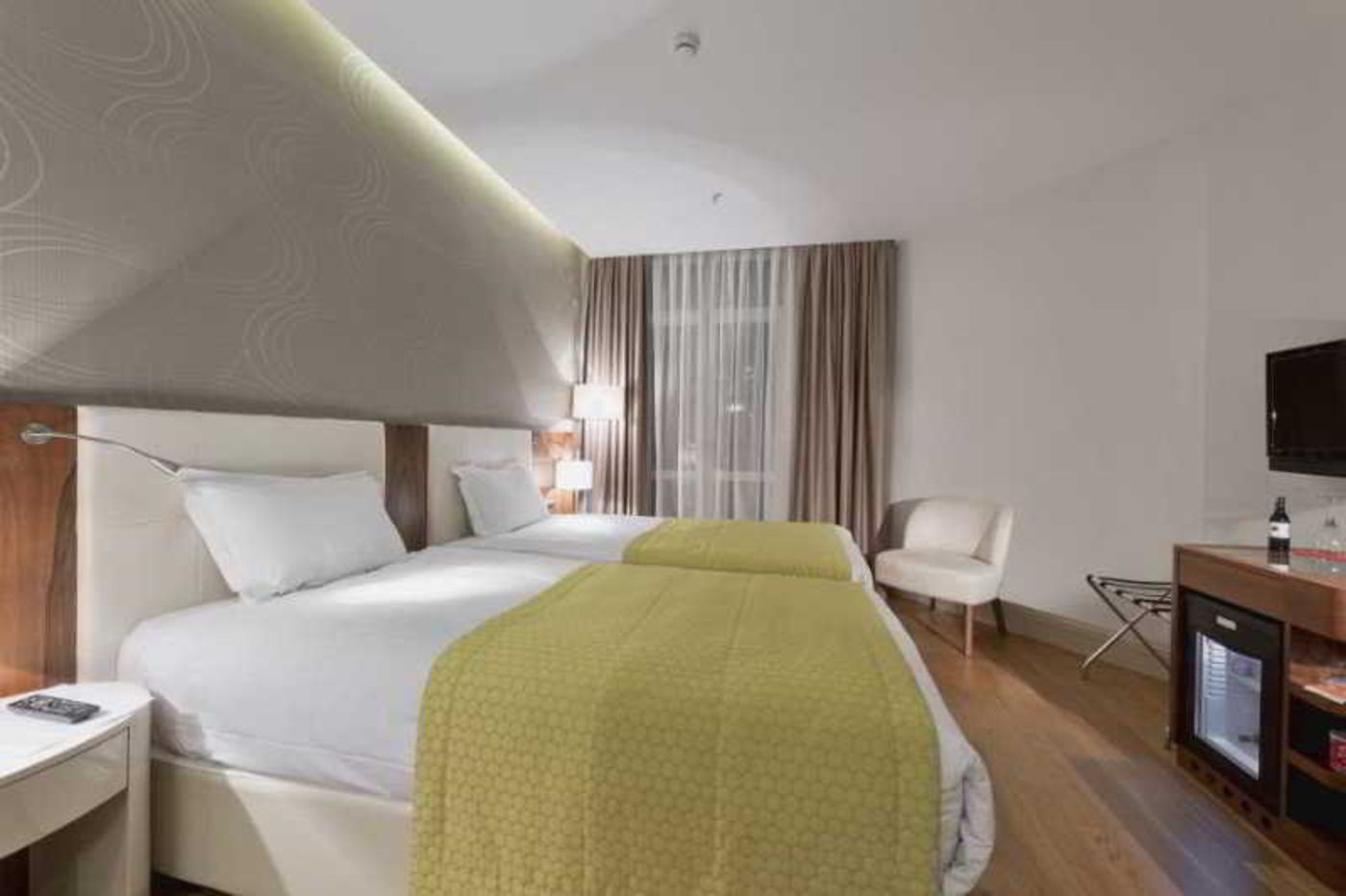 Four-Points-Express-by-Sheraton-Istanbul-Taksim-Room-23