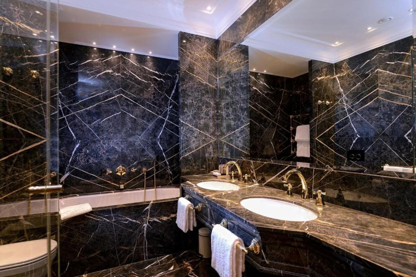 Ai-Reali-Hotel-Room-51