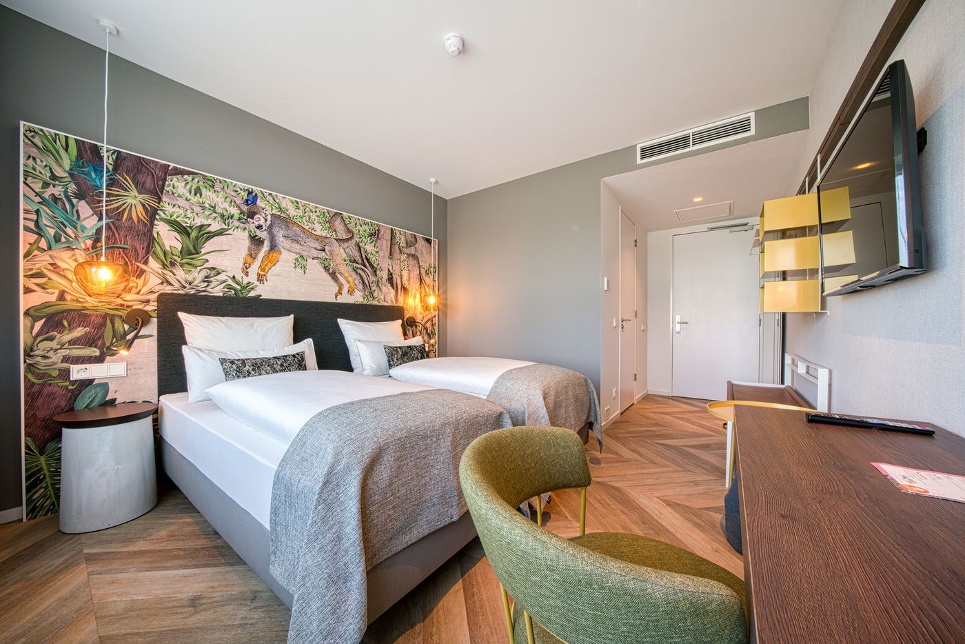 Ninetynine-Amsterdam-Airport--Trademark-Collection-Room-4