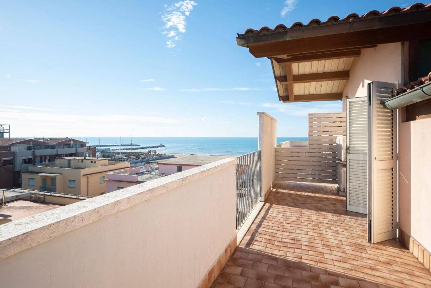 Lola-Piccolo-Hotel-Room-2