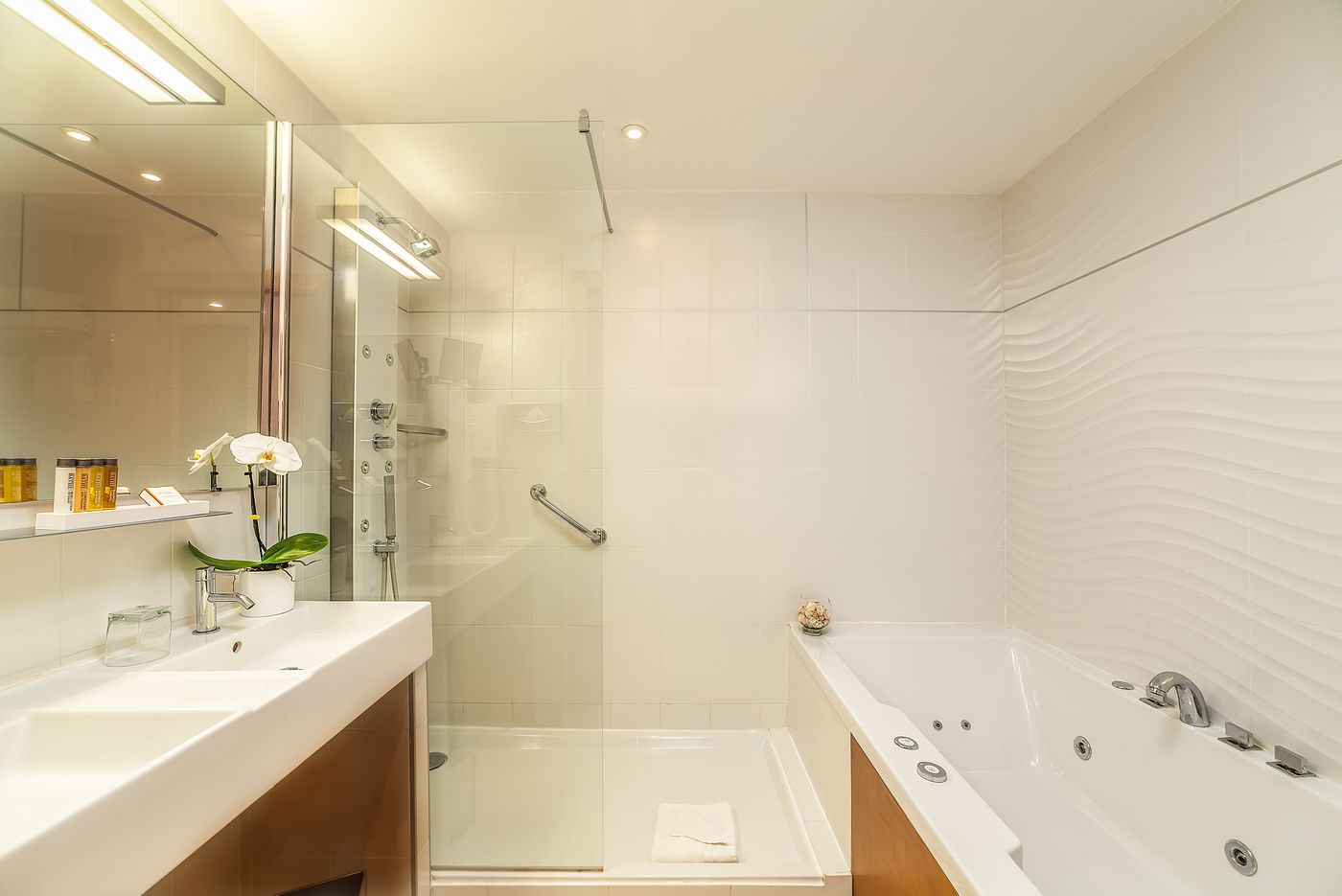 Montaigne---Spa-Room-19