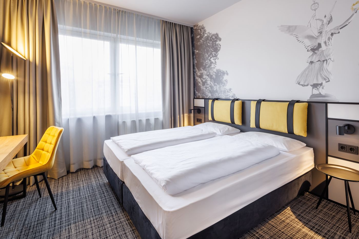 Luetzow-Germany-BERLIN-Room-6