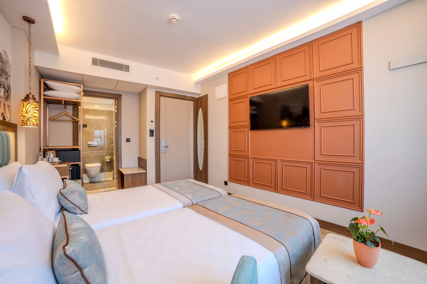 Grand-Hilarium-Hotel-Room-39
