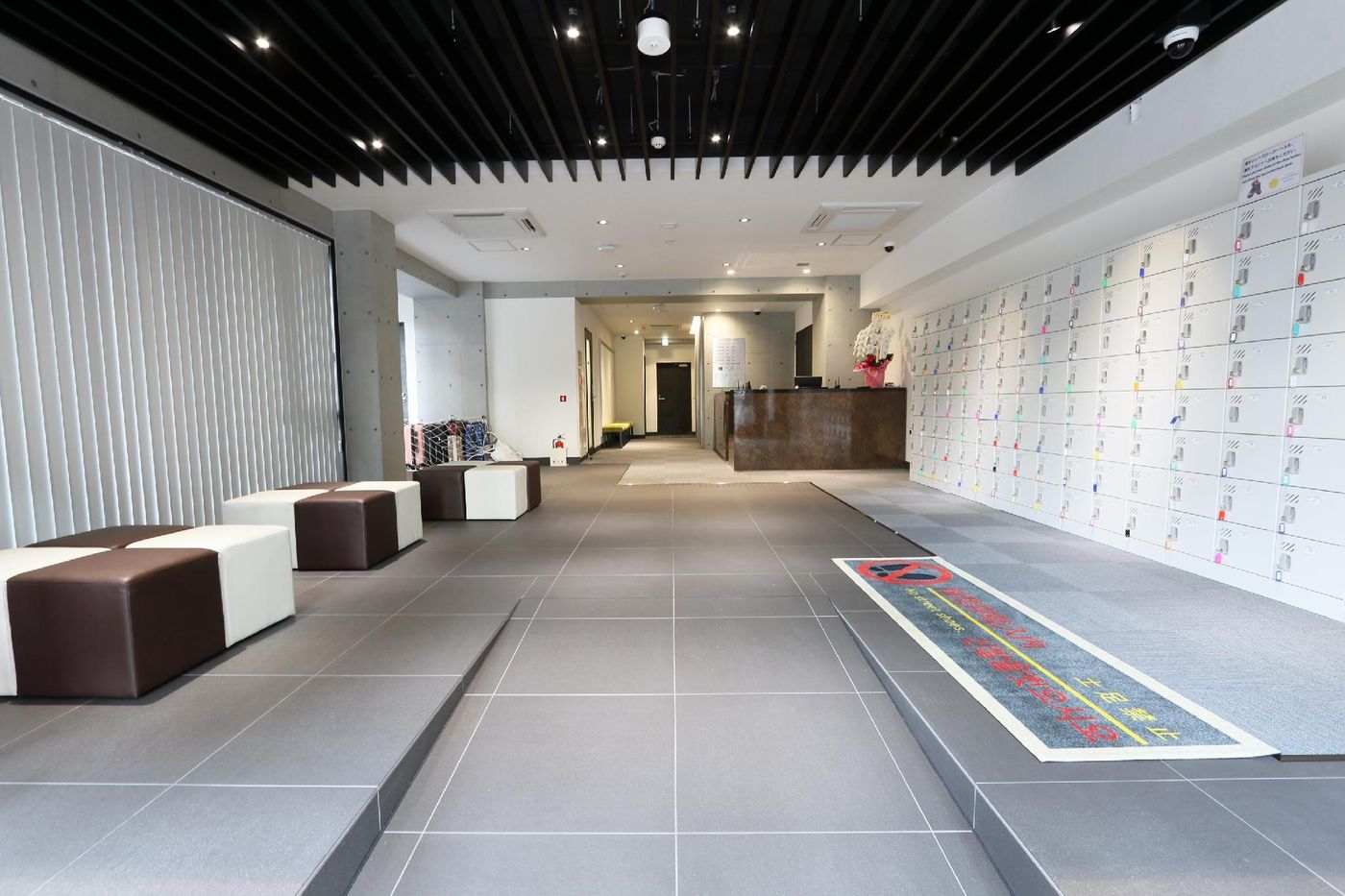 Lightning Hotel-Japan-Tokyo-Lobby-10