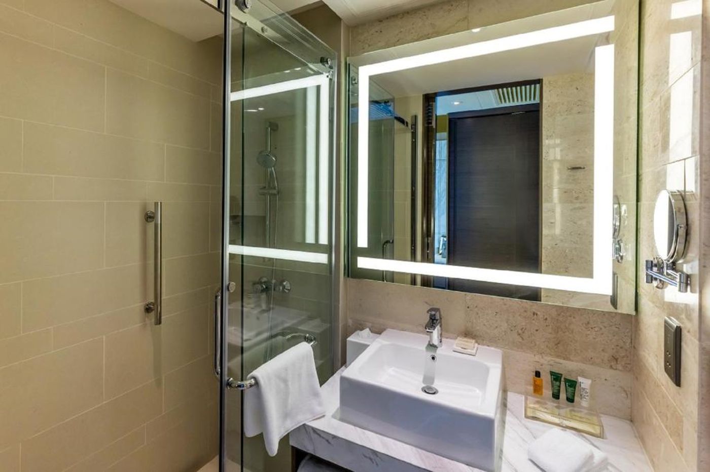 Hilton-Garden-Inn-Hong-Kong-Mongkok-Room-18