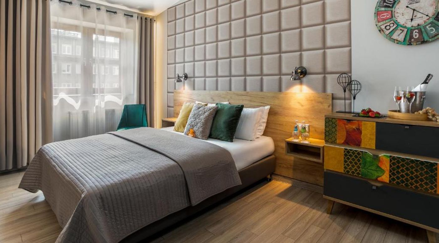 Art---Garden-Residence-Room-42