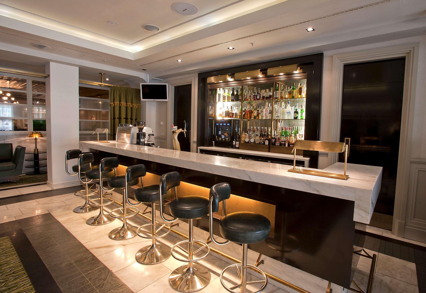 Hilton-Prague-Old-Town-Bar-4