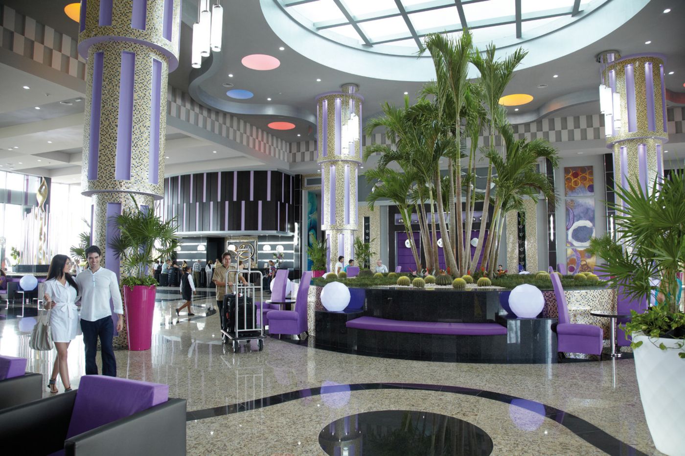 Riu-Palace-Pen----nsula-Lobby-39
