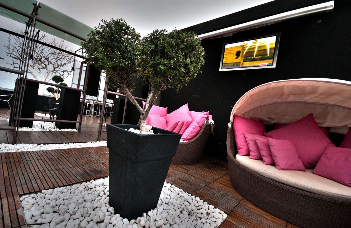 UNA-Hotel-One-Spa-Wellness-Lobby-6