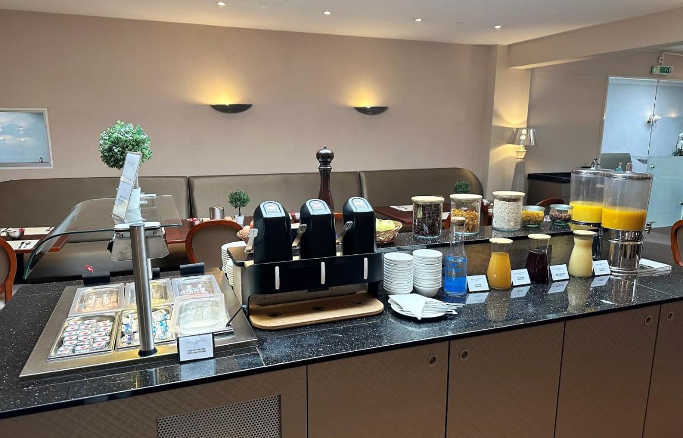 Drake-Longchamp-Restaurant-13