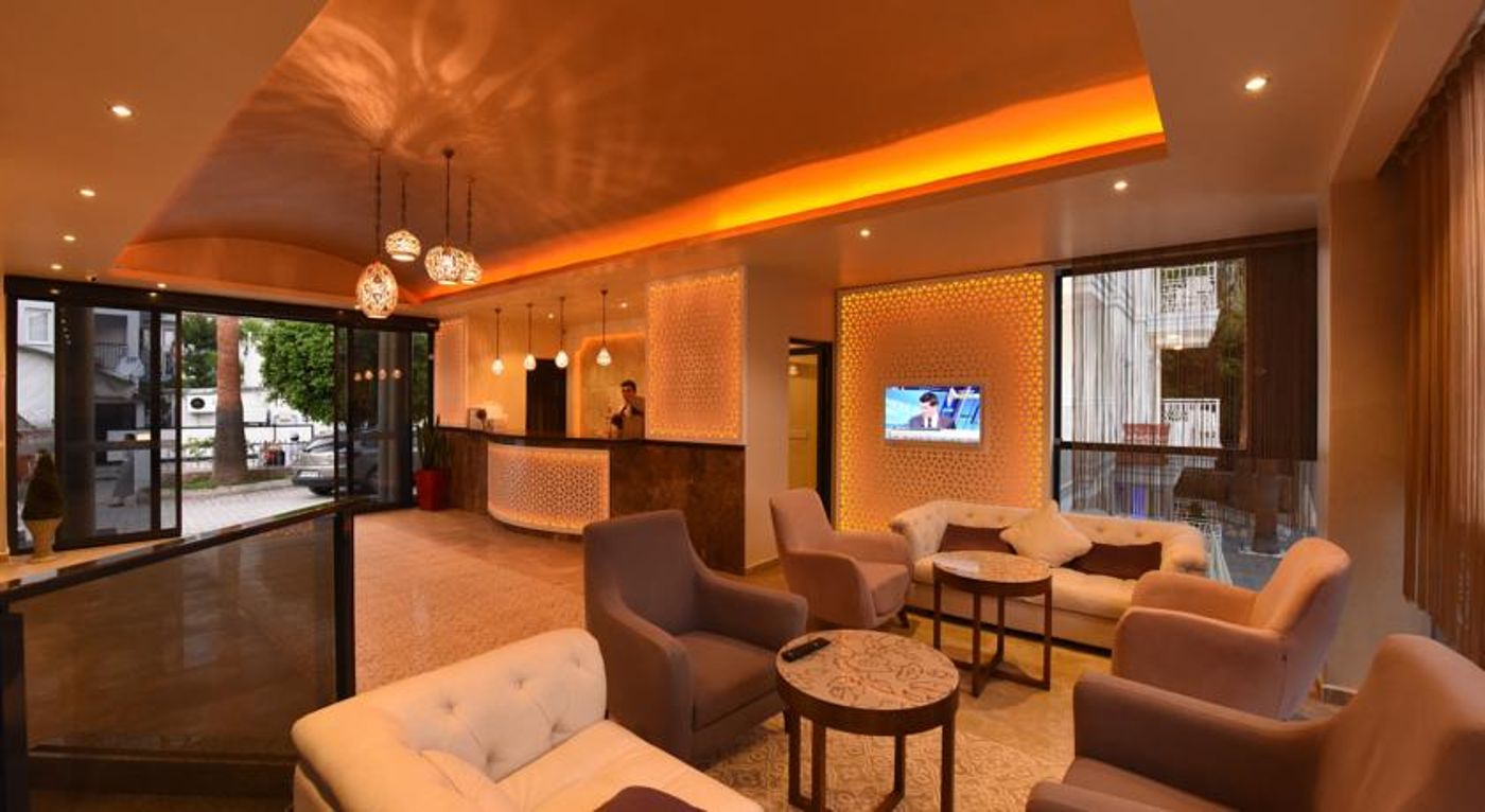 Montebello Deluxe Hotel